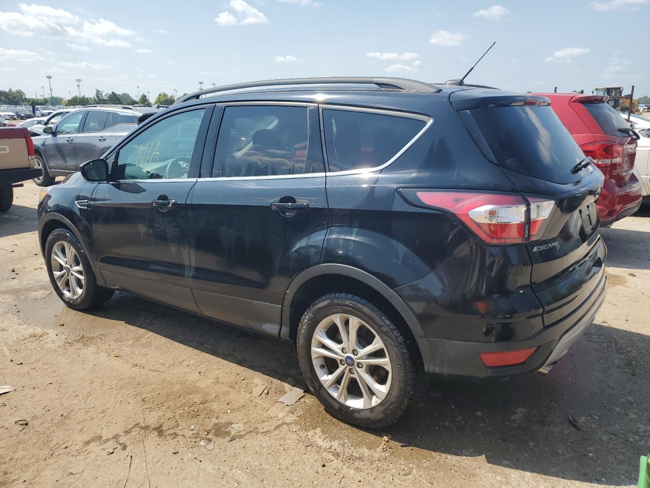 Изображение 2 2018 FORD ESCAPE SE 2018 с VIN 1FMCU0GD8JUA73181