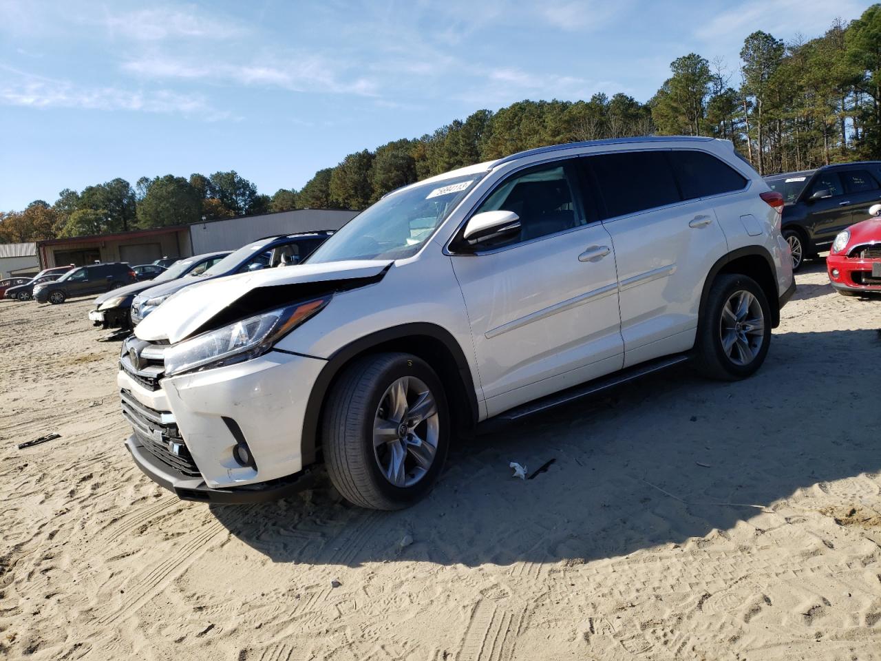 Image 1 of 2017 TOYOTA HIGHLANDER LIMITED 2017 with VIN 5TDDZRFH8HS367035