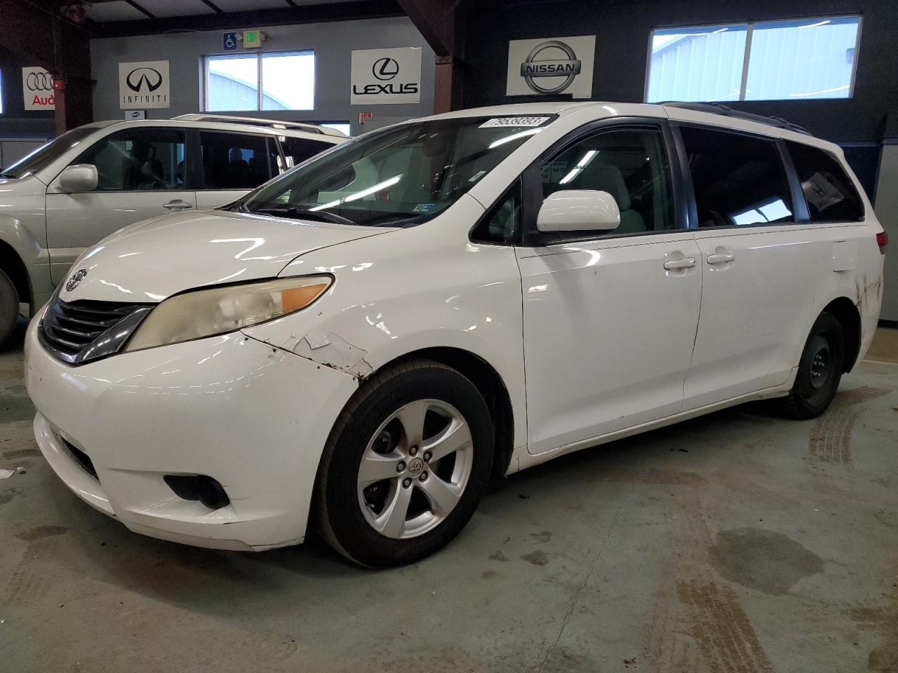 Obraz 1 z 2013 TOYOTA SIENNA LE 2013 z VIN 5TDKK3DCXDS375664