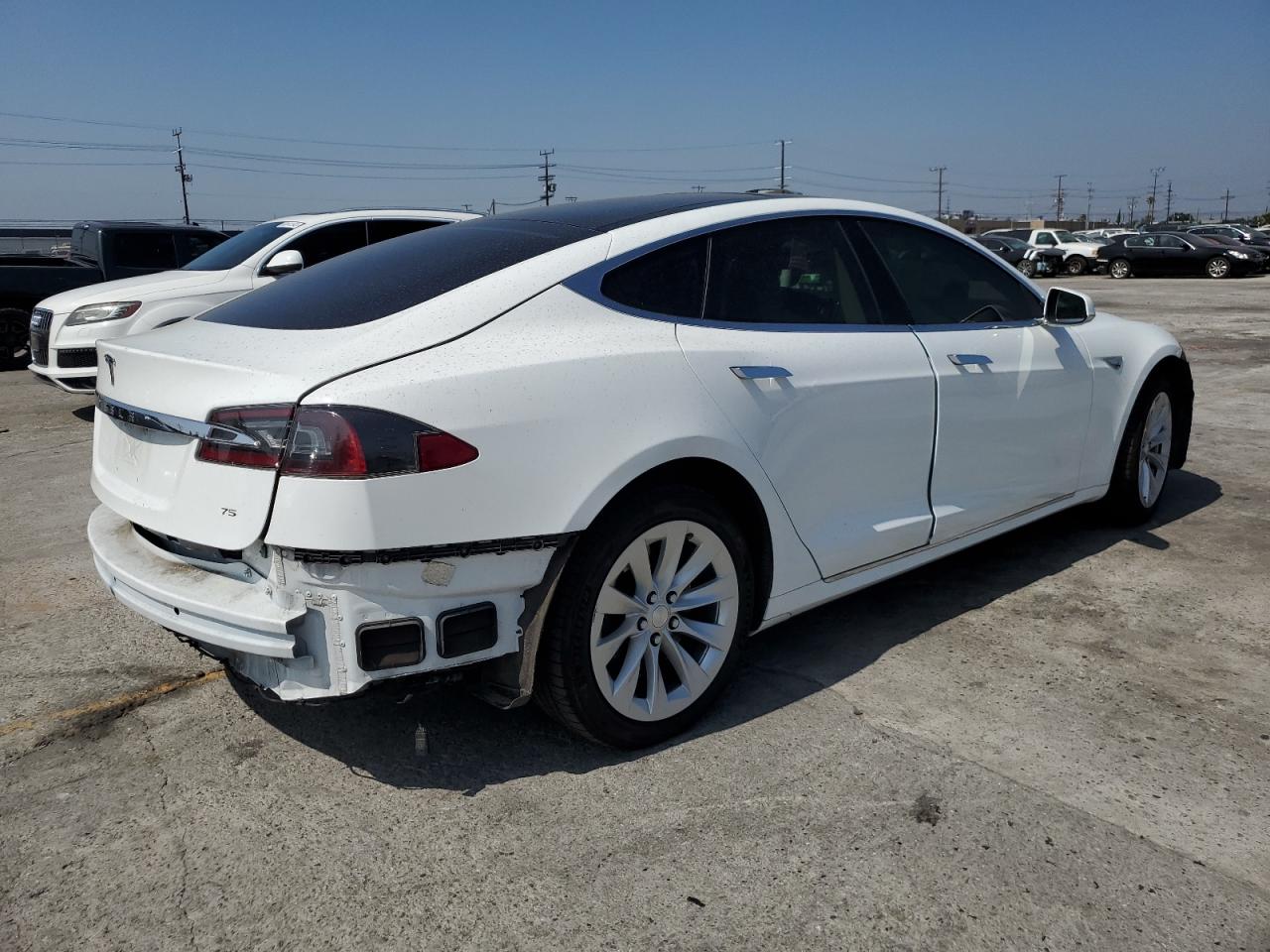 Obraz 3 z 2016 TESLA MODEL S  2016 z VIN 5YJSA1E15GF140778