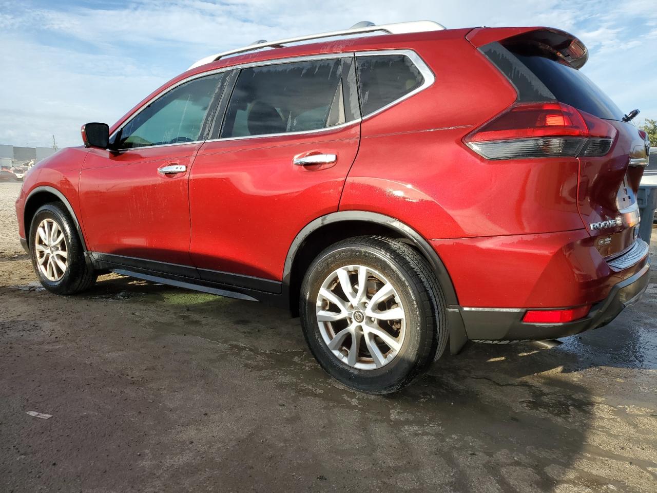 Obraz 2 z 2018 NISSAN ROGUE S 2018 z VIN 5N1AT2MT4JC847417