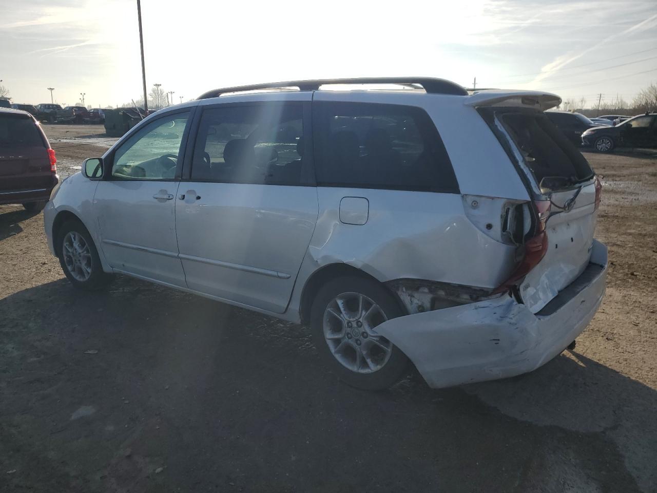Изображение 2 2005 TOYOTA SIENNA XLE 2005 с VIN 5TDZA22C05S293507
