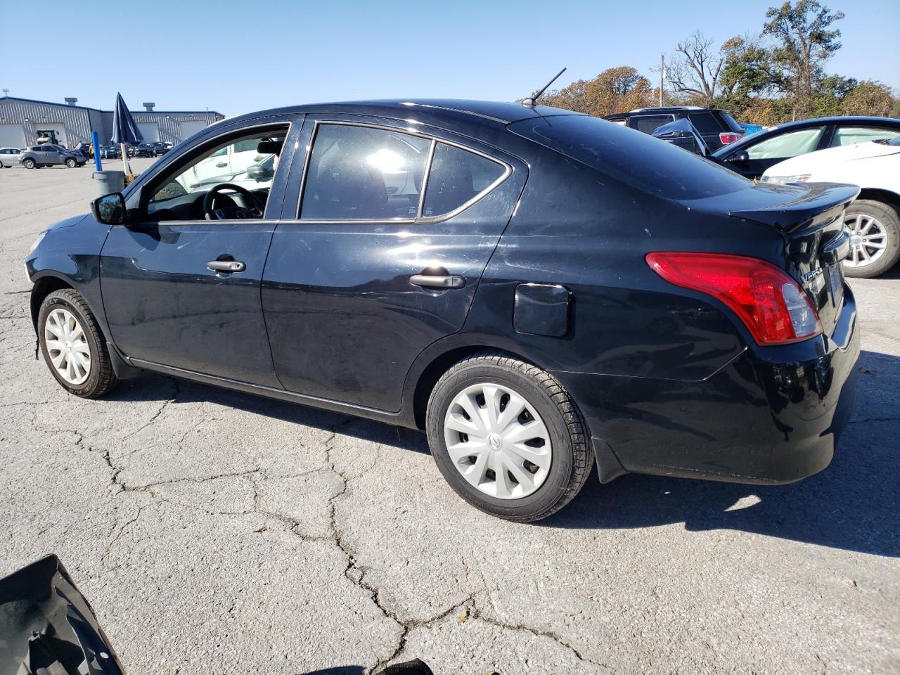 Obraz 2 z 2018 NISSAN VERSA S 2018 z VIN 3N1CN7AP9JL809250