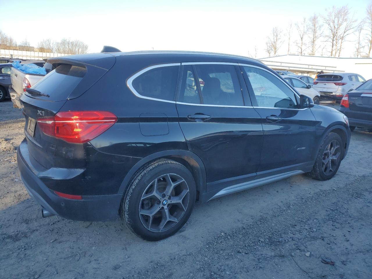 Obraz 3 z 2016 BMW X1 XDRIVE28I 2016 z VIN WBXHT3C37G5F63650