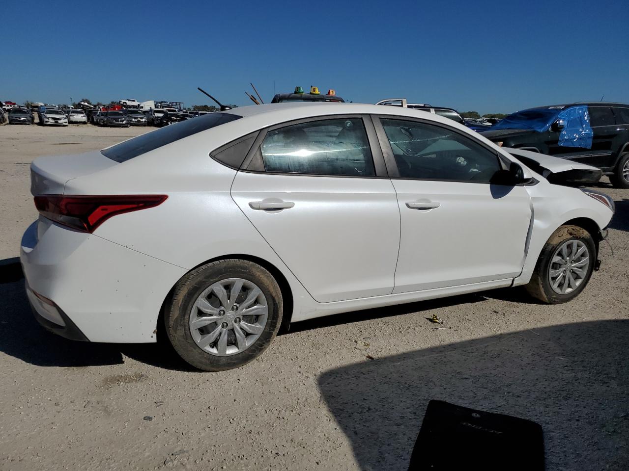 Изображение 3 2019 HYUNDAI ACCENT SE 2019 с VIN 3KPC24A34KE068061