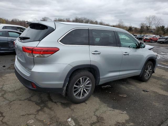 Image 3 of 2018 TOYOTA HIGHLANDER SE 2018 with VIN 5TDJZRFH5JS531236