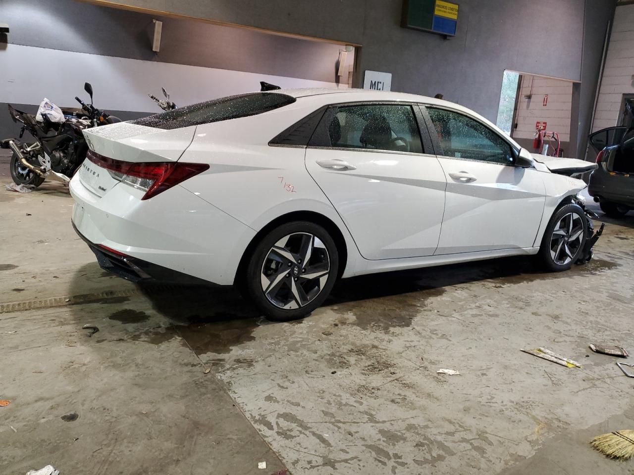 Image 3 of 2022 HYUNDAI ELANTRA LIMITED 2022 with VIN 5NPLP4AG5NH066713