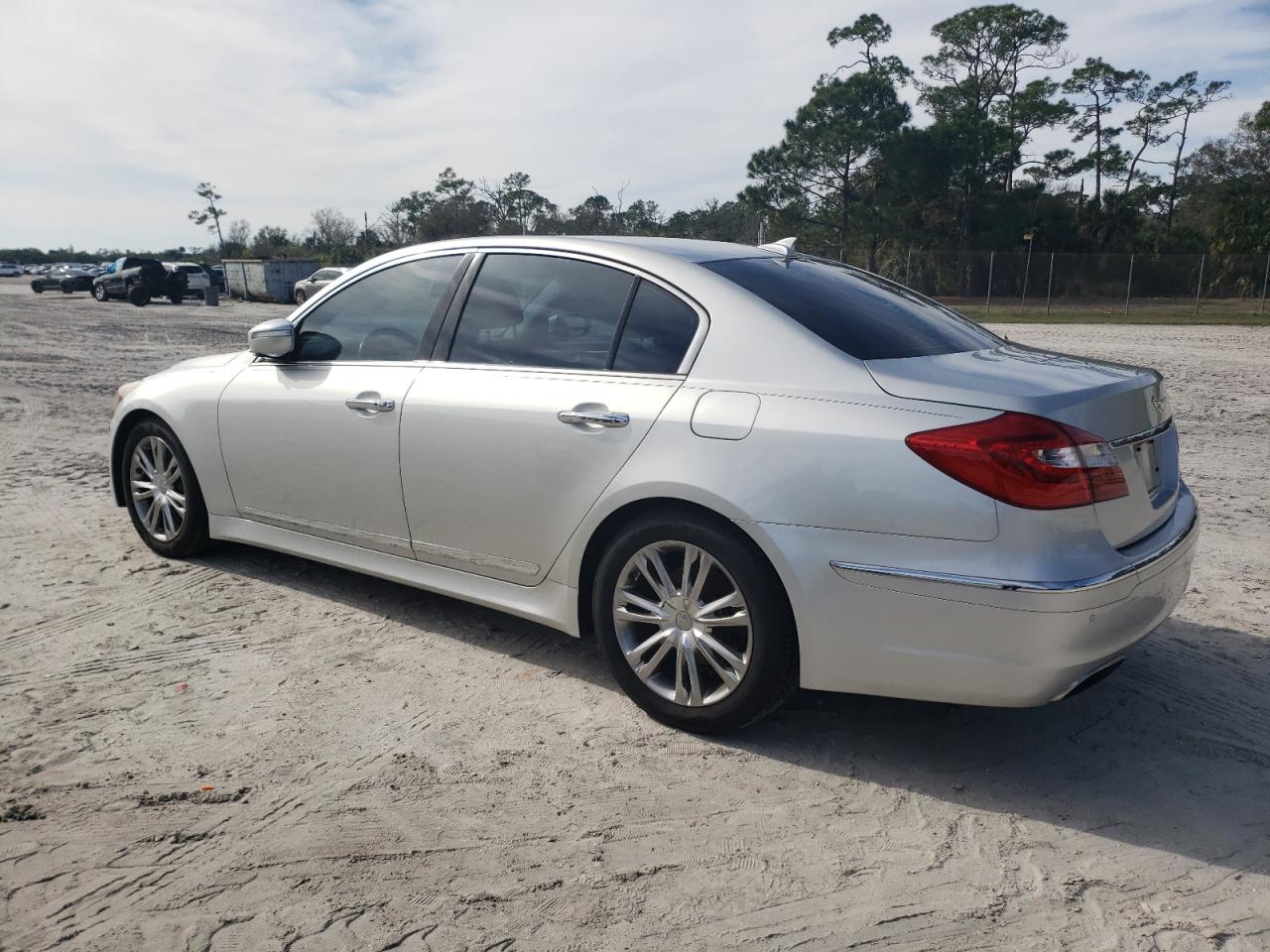 Изображение 2 2013 HYUNDAI GENESIS 5.0L 2013 с VIN KMHGC4DH7DU253033
