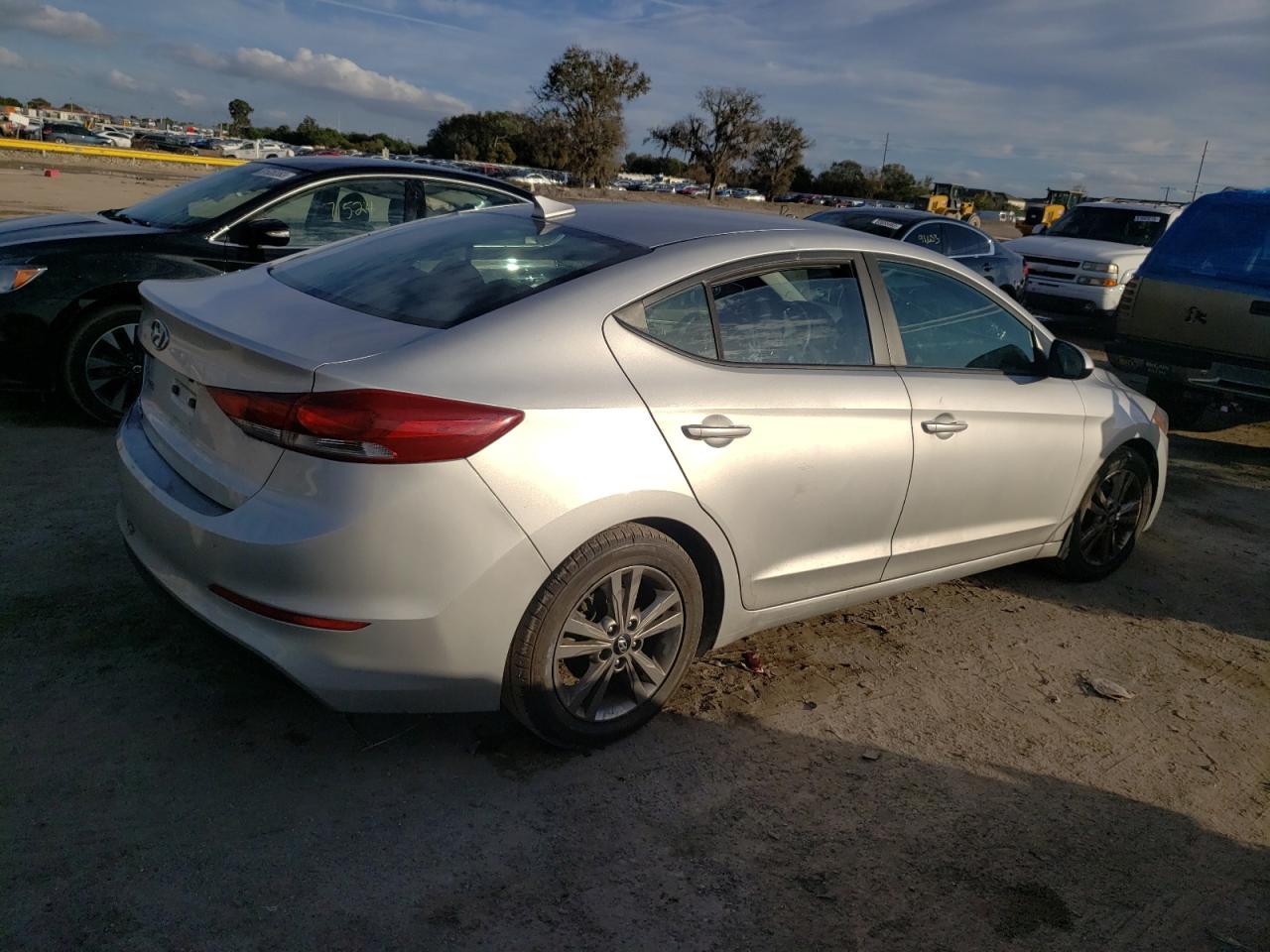 Image 3 of 2018 HYUNDAI ELANTRA SEL 2018 with VIN KMHD84LF1JU457438