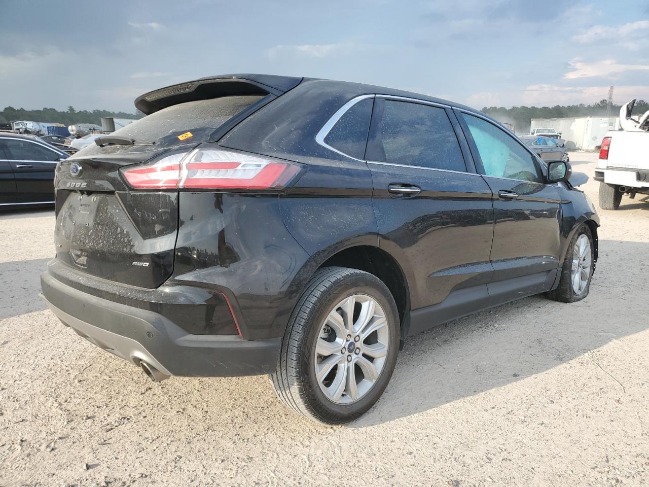 Obraz 3 z Ford Edge Titanium 2022 z VIN 2FMPK4K93NBA37623