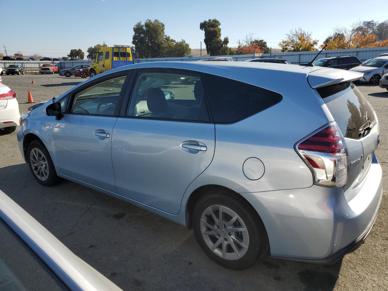 Obraz 2 z 2015 TOYOTA PRIUS V  2015 z VIN JTDZN3EUXFJ031085