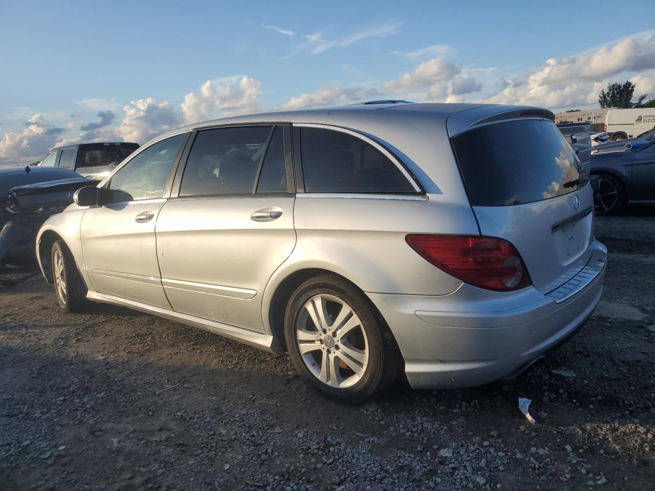 Изображение 2 2008 MERCEDES-BENZ R 350 2008 с VIN 4JGCB65E58A064731