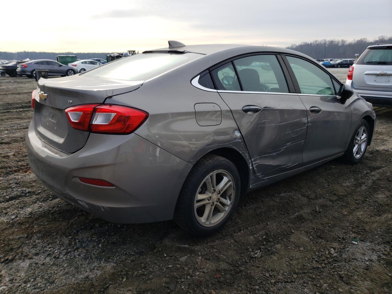 Изображение 3 2018 CHEVROLET CRUZE LT 2018 с VIN 1G1BE5SM5J7137282