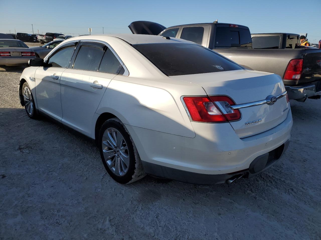 Image 2 of 2011 FORD TAURUS LIMITED 2011 with VIN 1FAHP2FW8BG136480