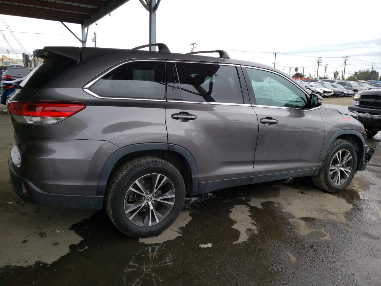 Obraz 3 z 2019 TOYOTA HIGHLANDER LE 2019 z VIN 5TDZARFH8KS055043