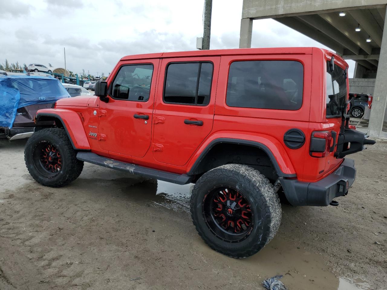 Изображение 2 2018 JEEP WRANGLER UNLIMITED SAHARA 2018 с VIN 1C4HJXEN2JW213284