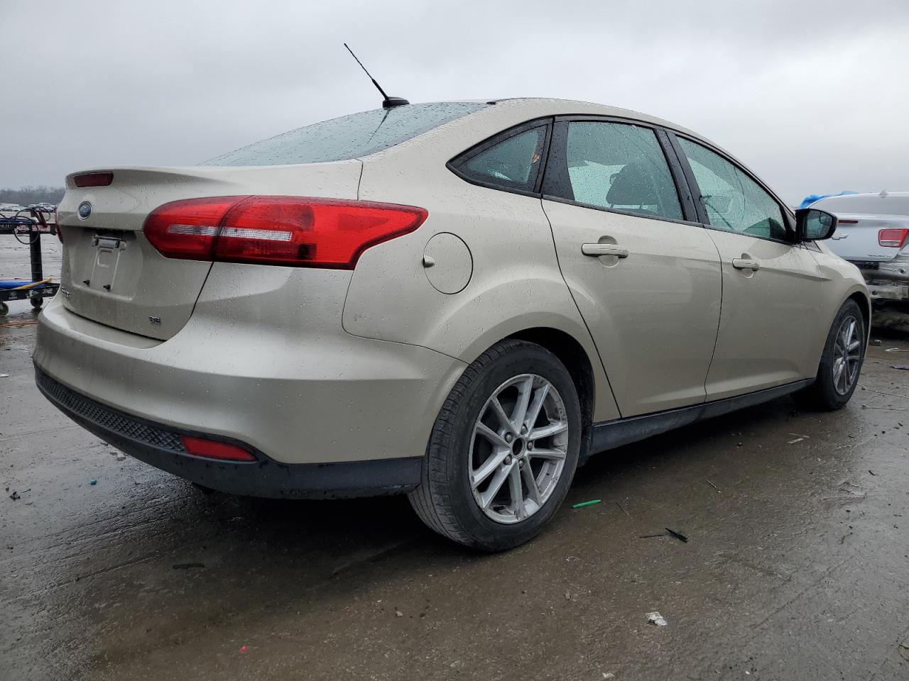 Image 3 of 2018 FORD FOCUS SE 2018 with VIN 1FADP3F27JL225657