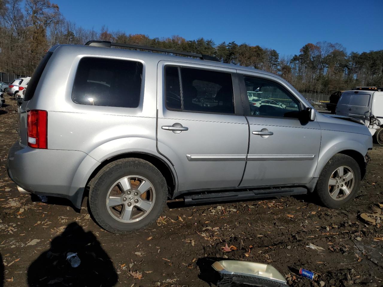 Image 3 of 2011 HONDA PILOT EXLN 2011 with VIN 5FNYF4H71BB005304