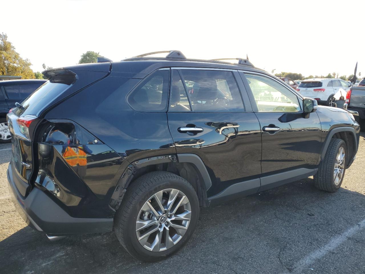 Obraz 3 z 2019 TOYOTA RAV4 LIMITED 2019 z VIN JTMY1RFVXKD010330