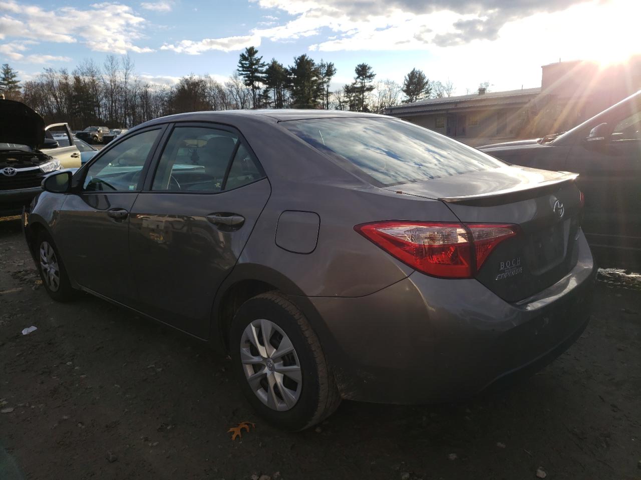 Изображение 2 2017 TOYOTA COROLLA LE 2017 с VIN 2T1BPRHE2HC889667