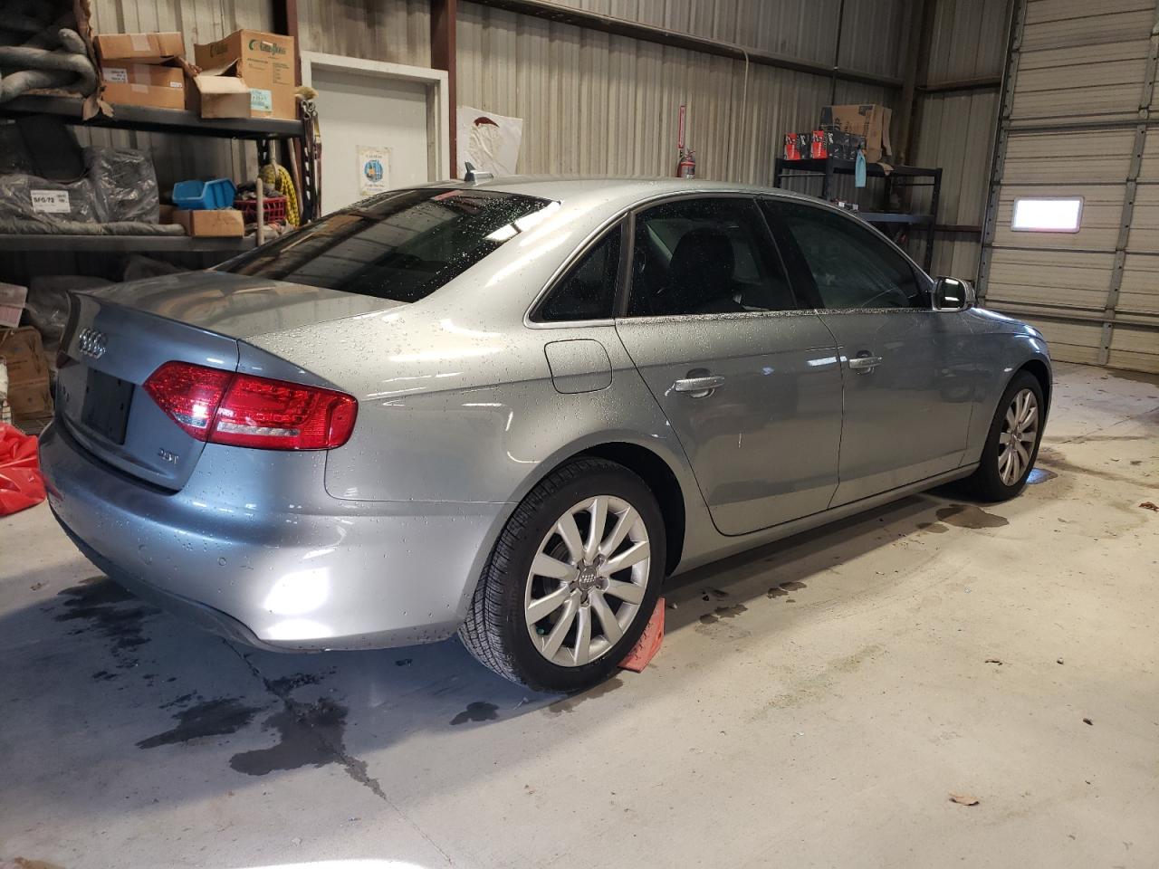 Obraz 3 z 2010 AUDI A4 PREMIUM PLUS 2010 z VIN WAUEFAFL3AN001978