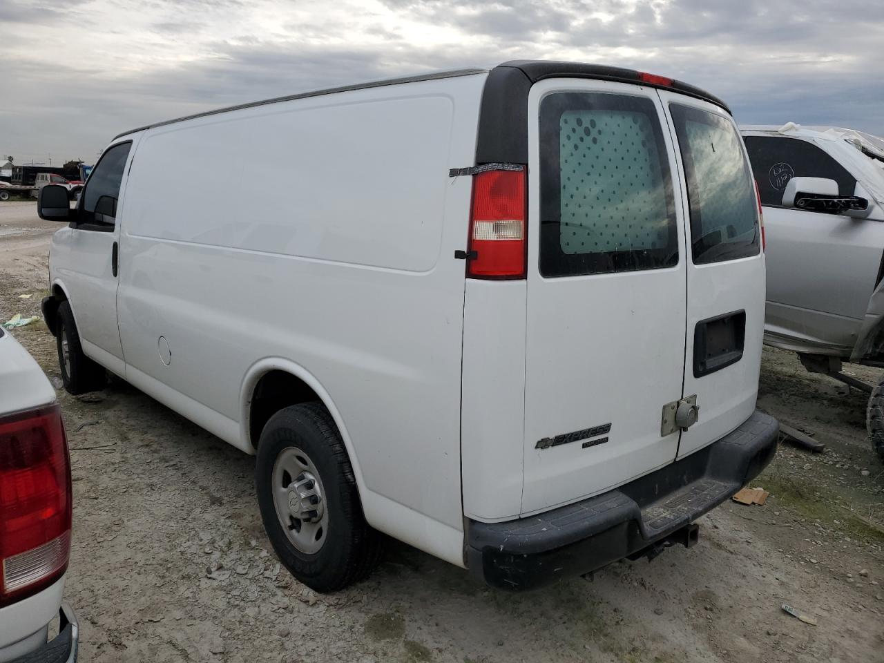 Obraz 2 z 2015 CHEVROLET EXPRESS G2500  2015 z VIN 1GCWGFCF4F1187125