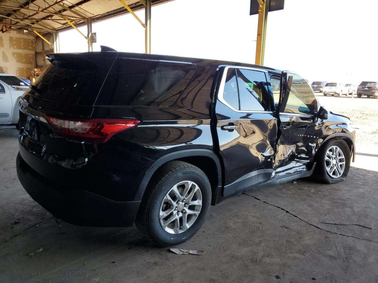 Изображение 3 2019 CHEVROLET TRAVERSE LS 2019 с VIN 1GNERFKW6KJ322629