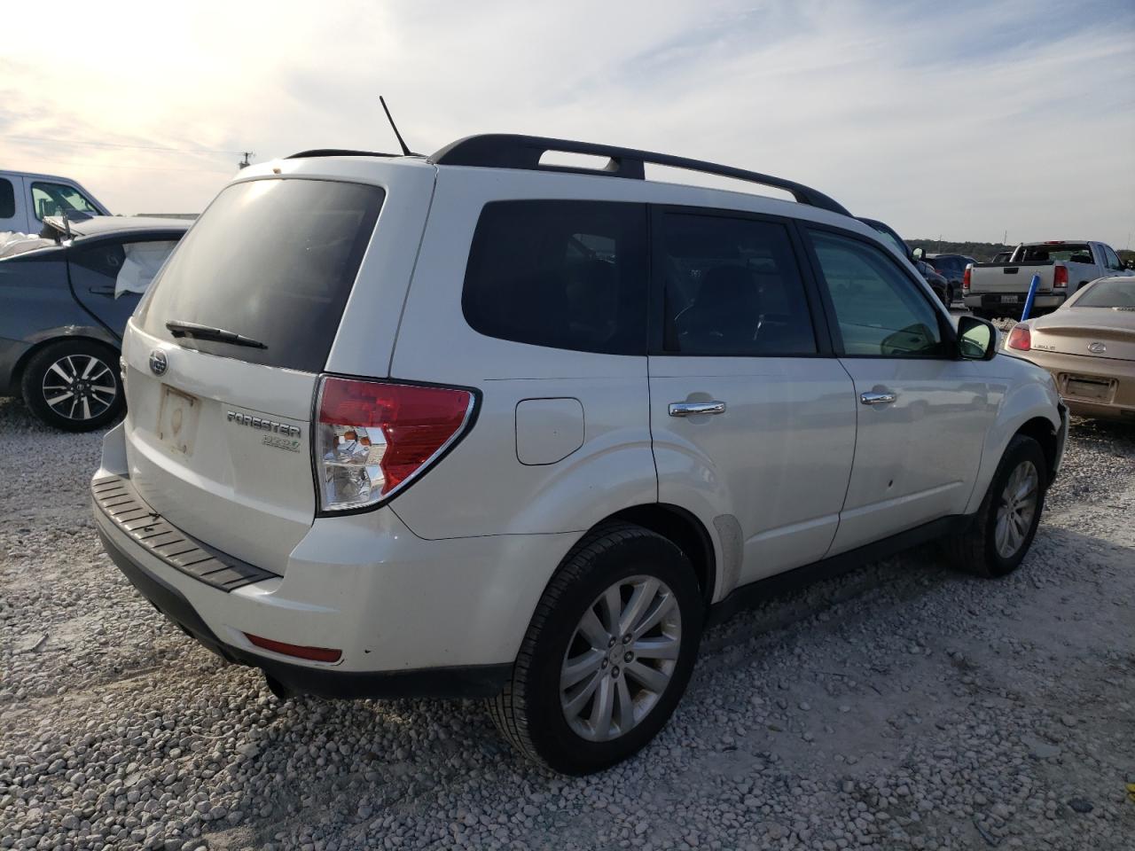 Obraz 3 z 2013 SUBARU FORESTER LIMITED 2013 z VIN JF2SHAEC6DH438699