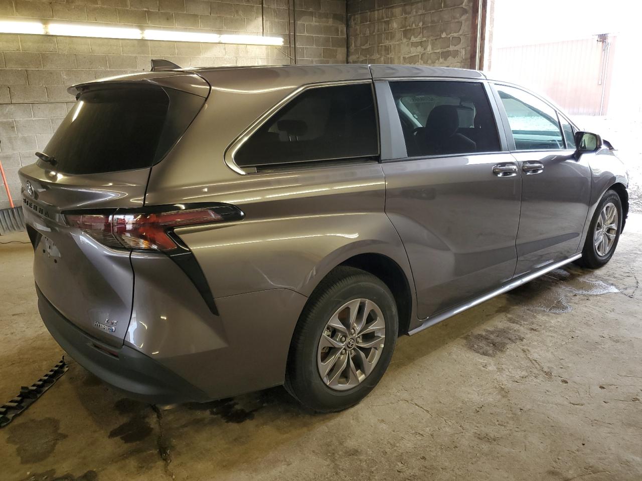 Image 3 of 2023 TOYOTA SIENNA LE 2023 with VIN 5TDKRKEC4PS154277