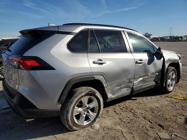 Obraz 3 z 2021 TOYOTA RAV4 XLE 2021 z VIN 2T3W1RFV8MC131937