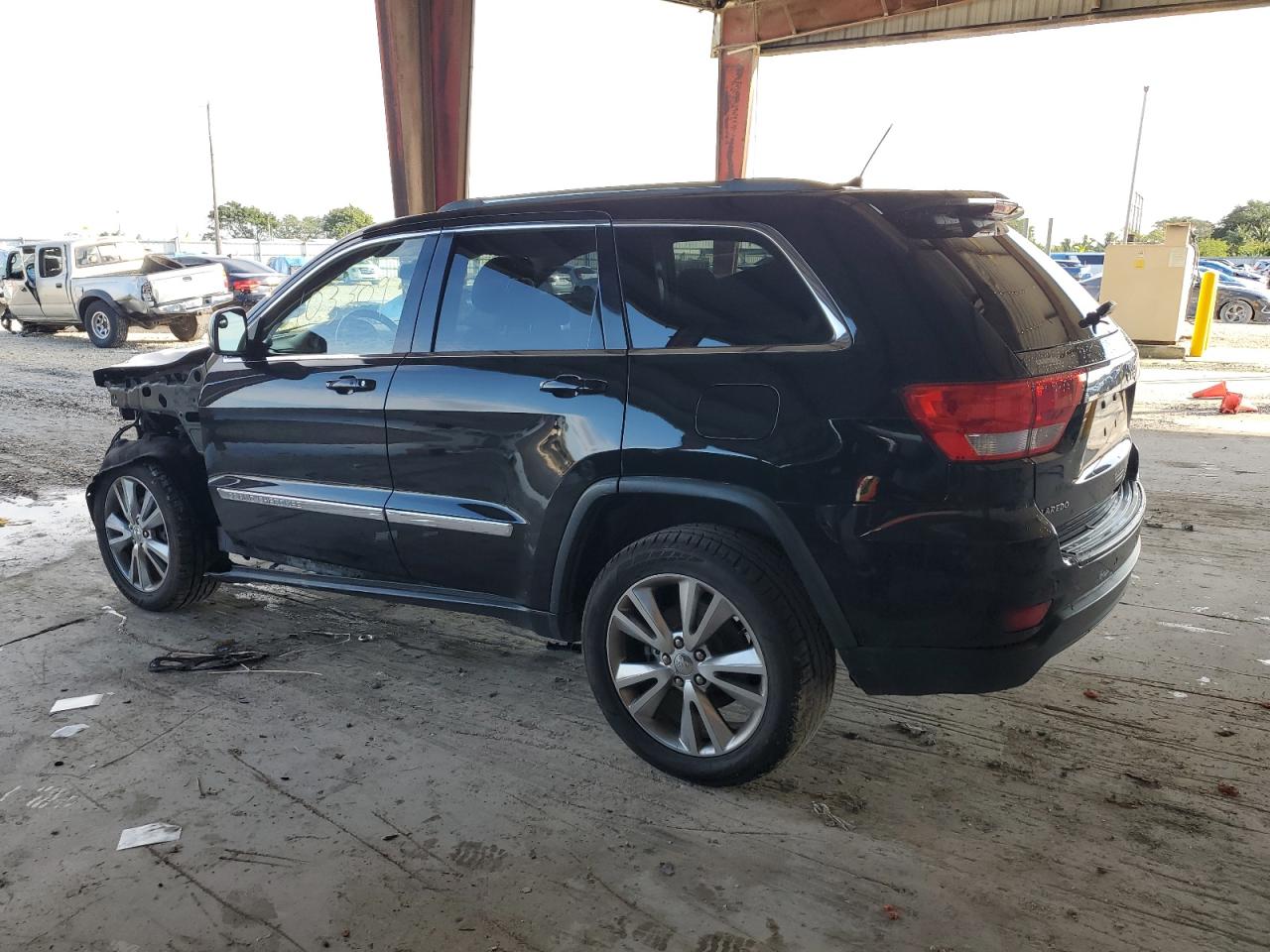 Image 2 of 2012 JEEP GRAND CHEROKEE LAREDO 2012 with VIN 1C4RJEAGXCC316831