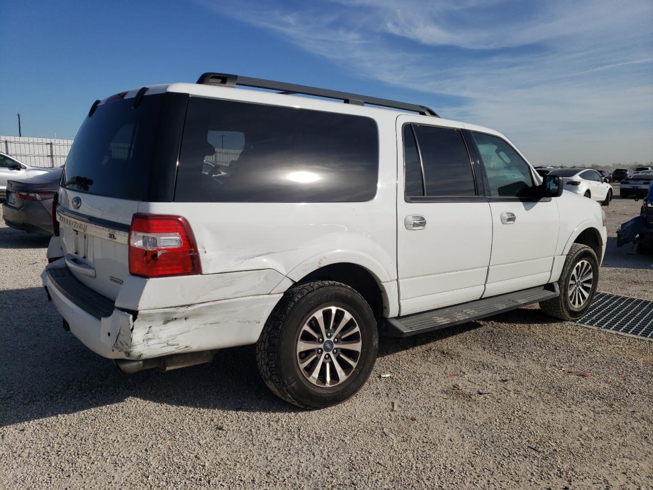 Изображение 3 2016 FORD EXPEDITION EL XLT 2016 с VIN 1FMJK1HT6GEF32011