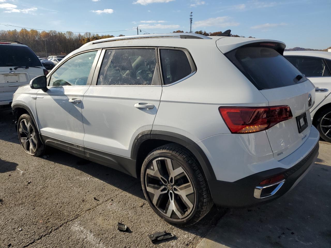 Obraz 2 z 2023 VOLKSWAGEN TAOS SEL 2023 z VIN 3VV2X7B27PM304771