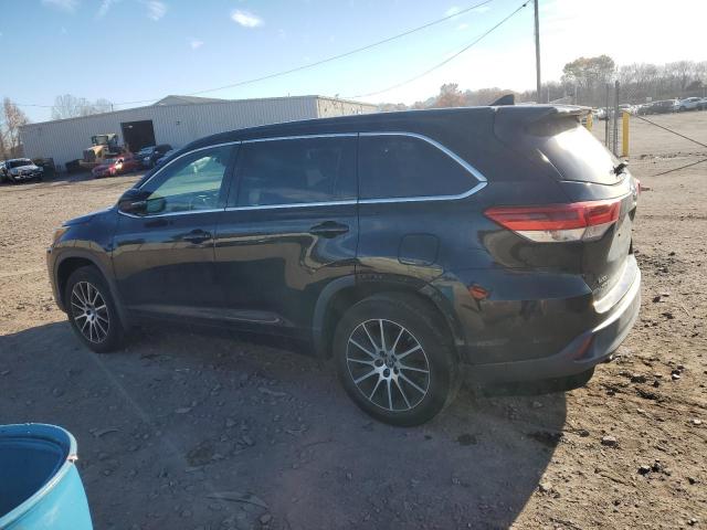 Image 2 of 2018 TOYOTA HIGHLANDER SE 2018 with VIN 5TDJZRFH7JS530105