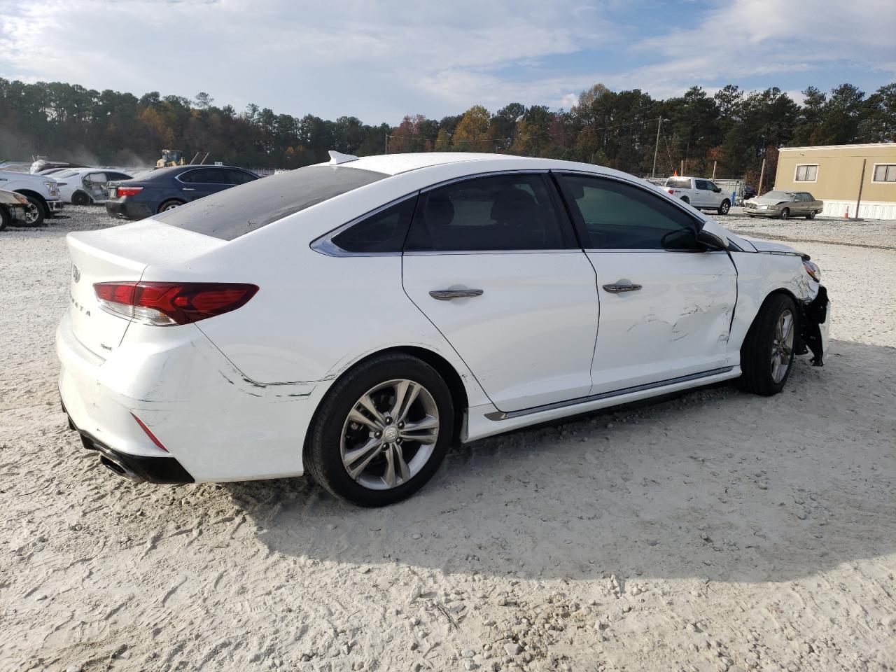 Image 3 of 2018 HYUNDAI SONATA SPORT 2018 with VIN 5NPE34AF6JH701962