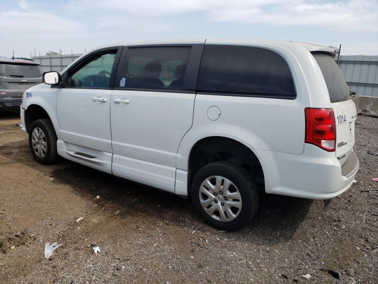 Изображение 2 2018 DODGE GRAND CARAVAN SE 2018 с VIN 2C4RDGBG1JR160474