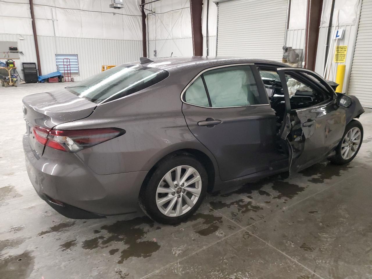 Изображение 3 2023 TOYOTA CAMRY LE 2023 с VIN 4T1C11AK2PU836679