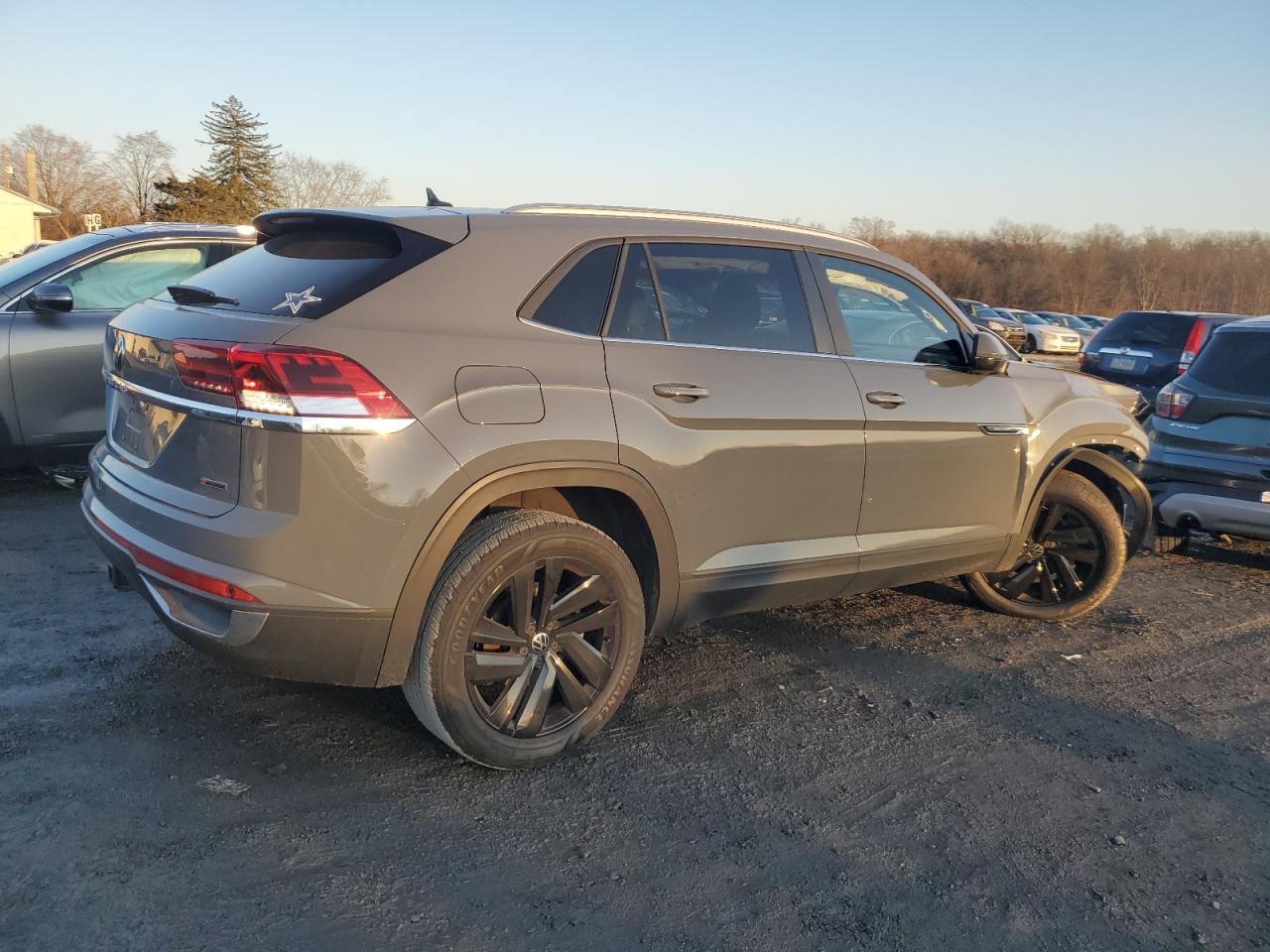 Obraz 3 z 2022 VOLKSWAGEN ATLAS CROSS SPORT SE 2022 z VIN 1V2KE2CA7NC225501