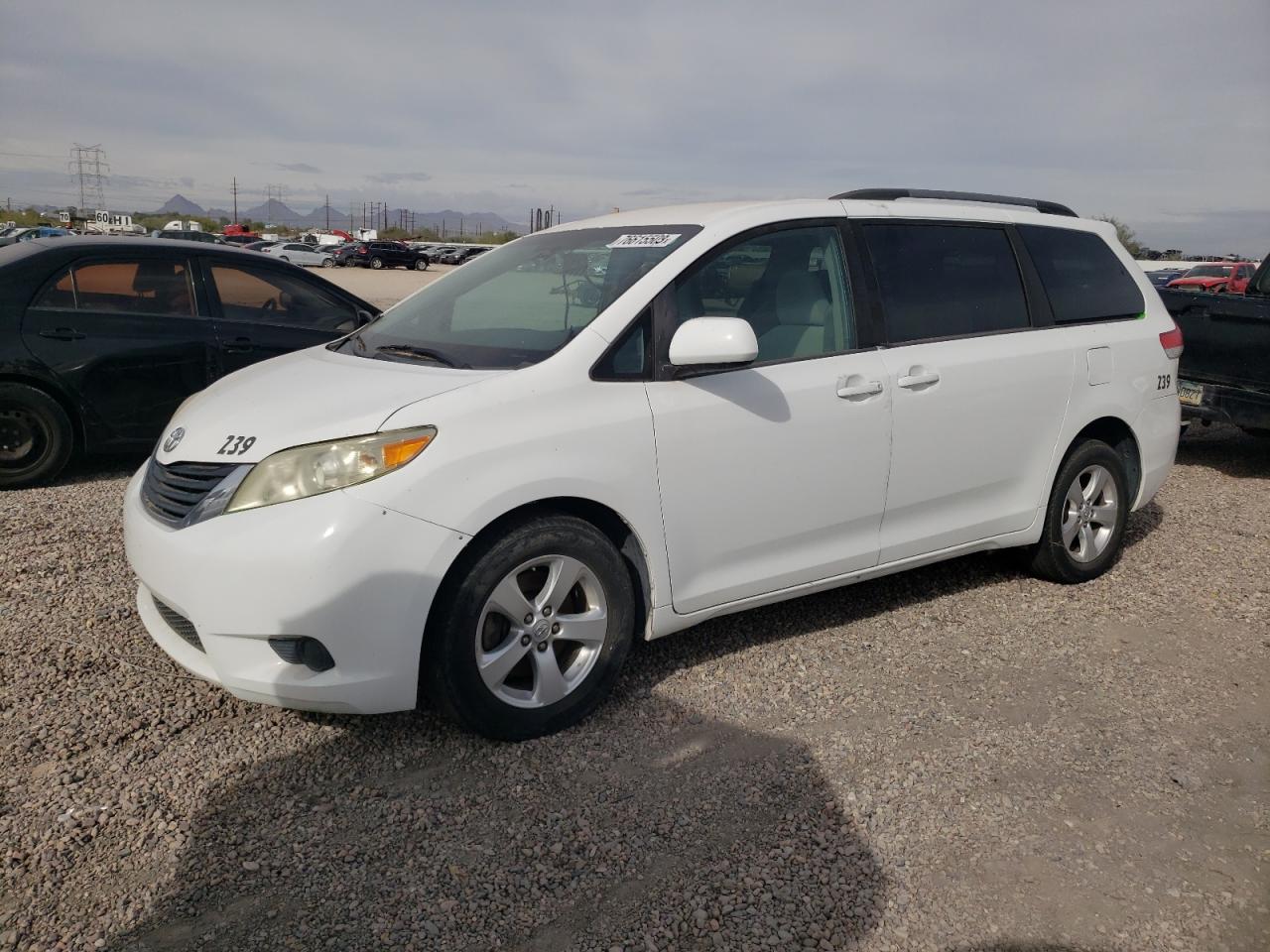 Изображение 1 2013 TOYOTA SIENNA LE 2013 с VIN 5TDKK3DC4DS370556