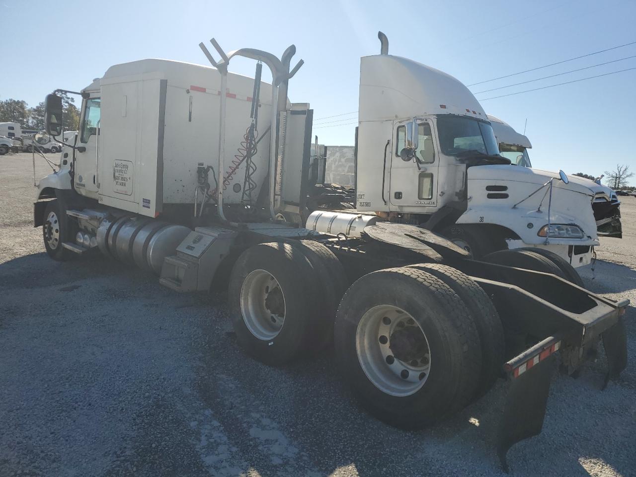 Изображение 3 2015 MACK 600 CXU600 2015 с VIN 1M1AW07Y1FM045223