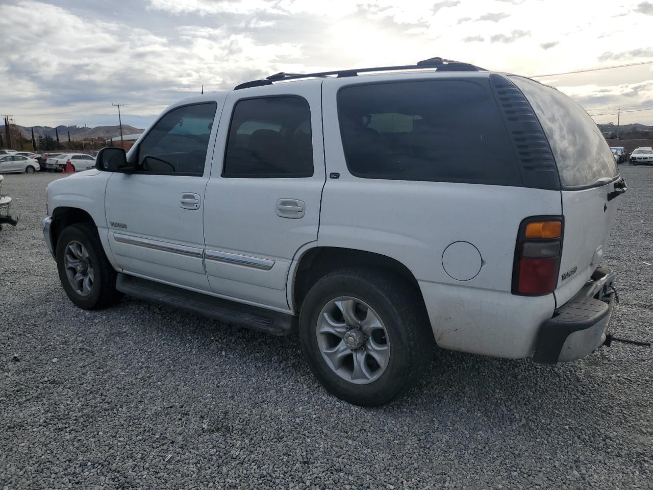 Image 2 of 2004 GMC YUKON  2004 with VIN 1GKEC13T94R296277