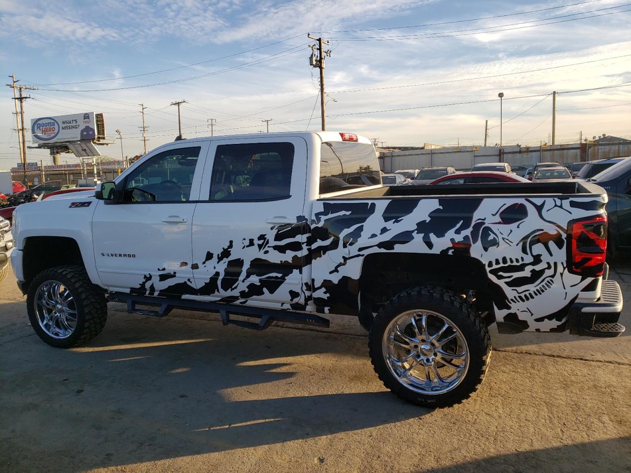 Изображение 2 2018 CHEVROLET SILVERADO K1500 LT 2018 с VIN 3GCUKREC6JG517240