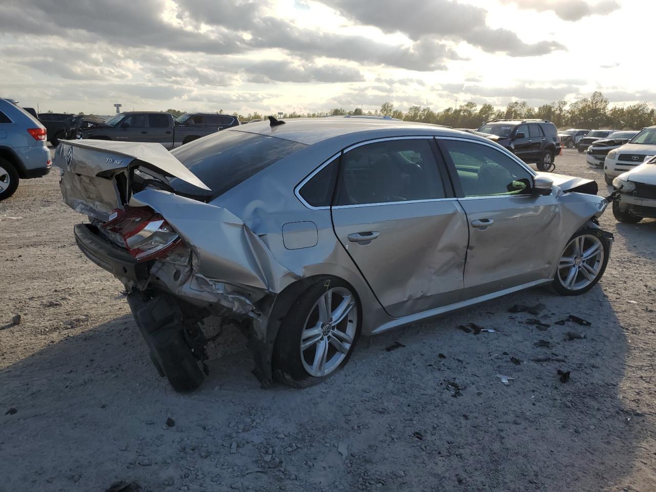 Изображение 3 2014 VOLKSWAGEN PASSAT SE 2014 с VIN 1VWBN7A3XEC096024