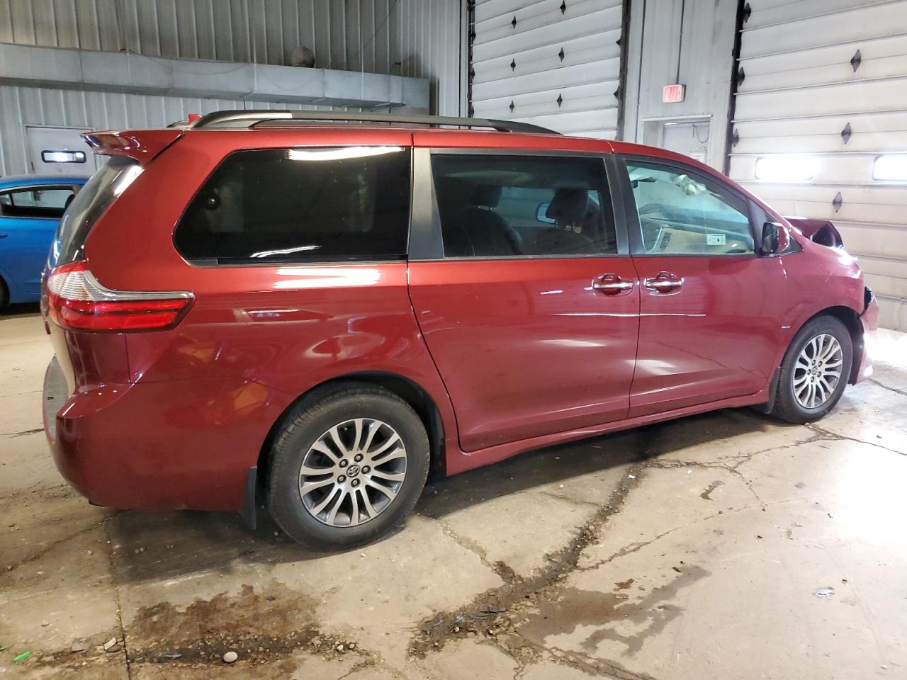 Изображение 3 2019 TOYOTA SIENNA XLE 2019 с VIN 5TDYZ3DC6KS020946