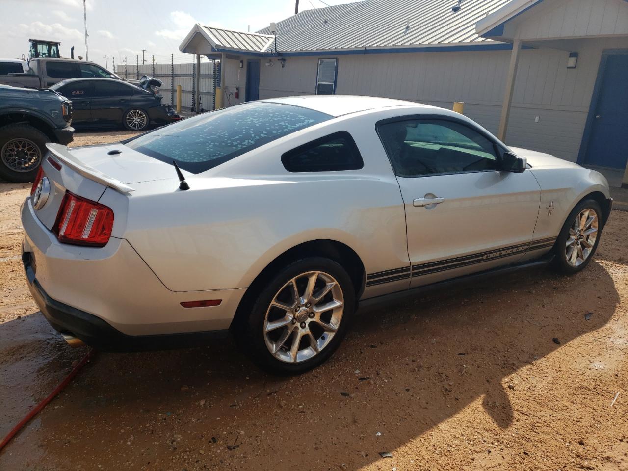 Obraz 3 z 2010 FORD MUSTANG  2010 z VIN 1ZVBP8AN2A5128710