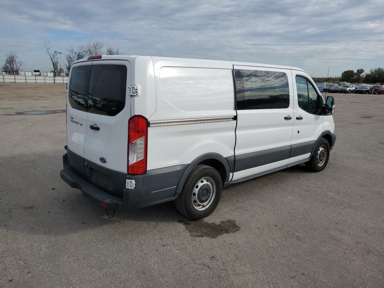 Изображение 3 2016 FORD TRANSIT T-150 2016 с VIN 1FTYE1YM4GKB40987