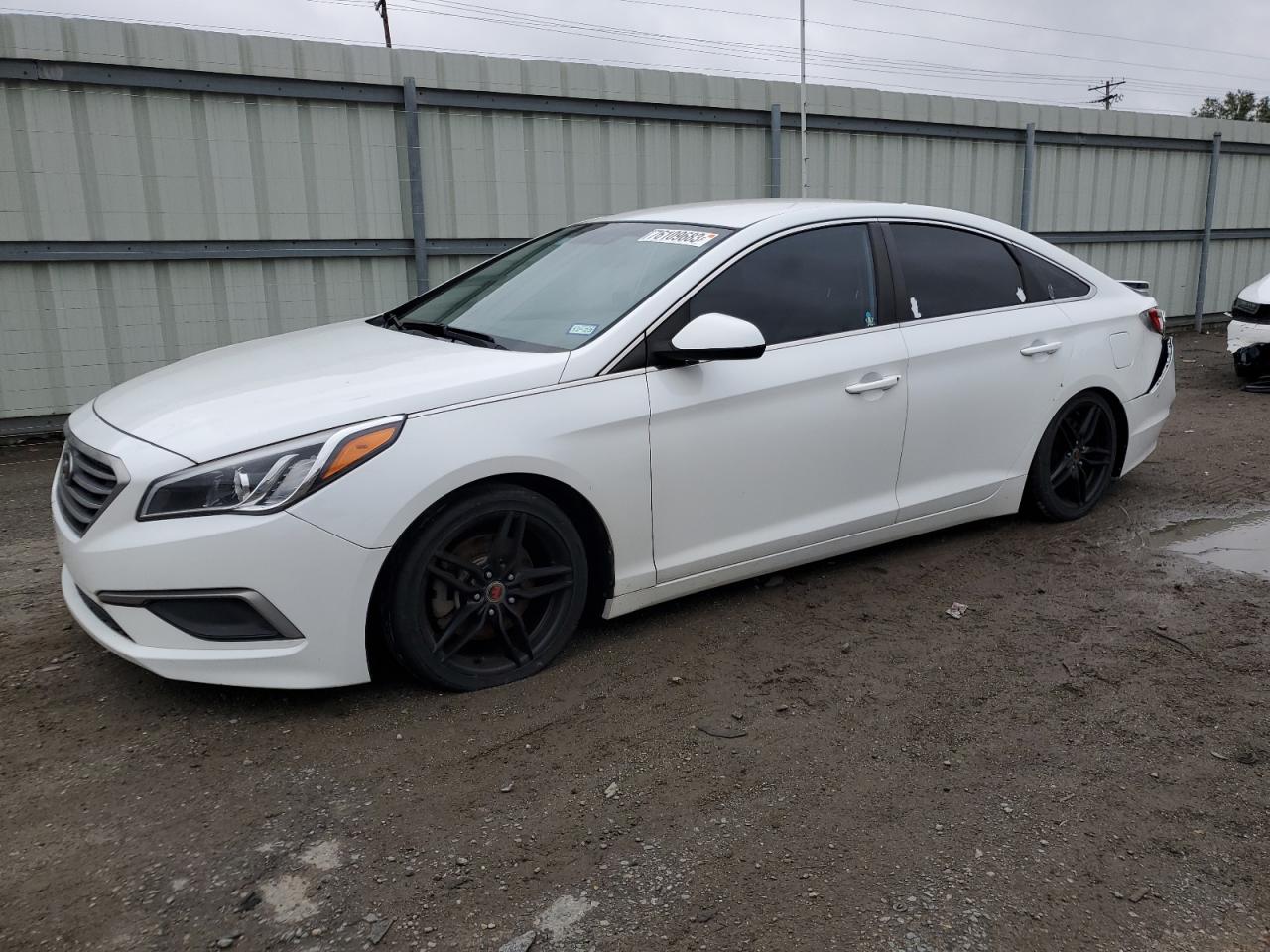 Image 1 of 2016 HYUNDAI SONATA SE 2016 with VIN 5NPE24AF7GH387783