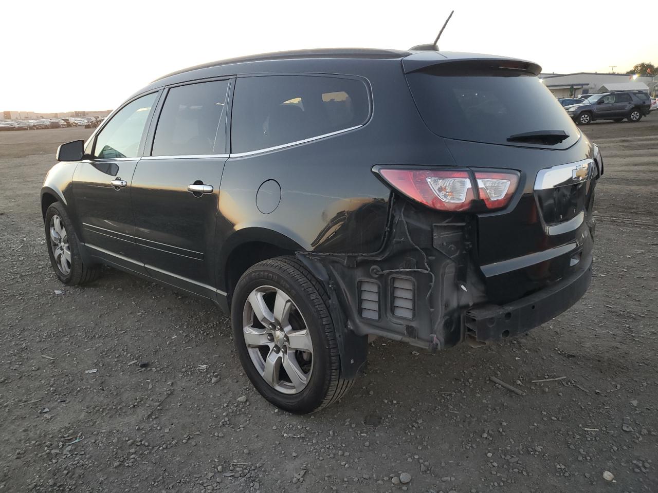 Изображение 2 2017 CHEVROLET TRAVERSE LT 2017 с VIN 1GNKVGKD8HJ121200
