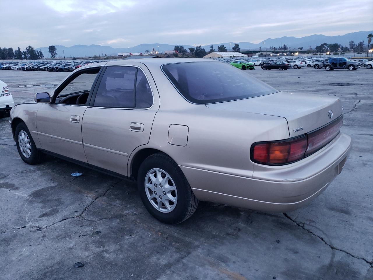 Image 2 of 1994 TOYOTA CAMRY XLE 1994 with VIN JT2SK13E2R0222013