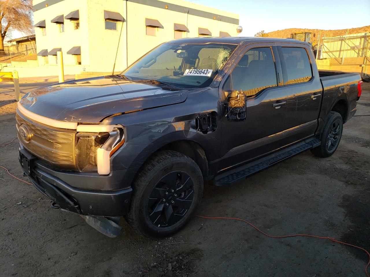 Obraz 2022 FORD F150 LIGHTNING PRO 2022